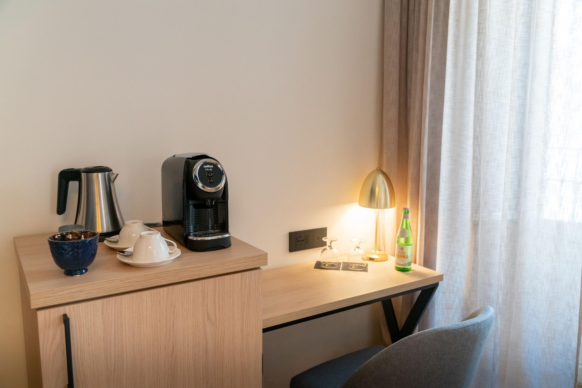 9โฮเทล เชซารี Hotel โรม ภายนอก รูปภาพ