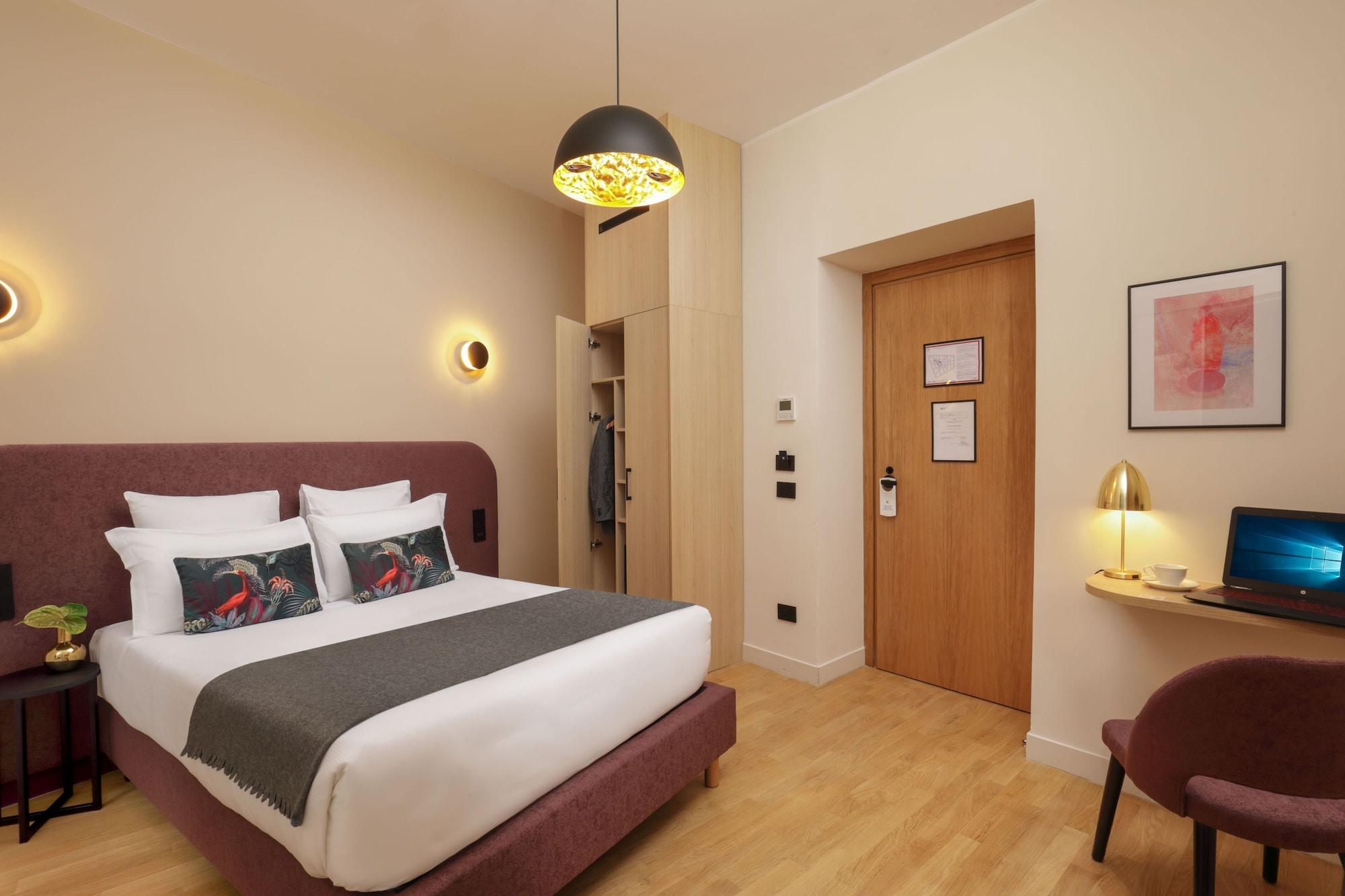 9โฮเทล เชซารี Hotel โรม ภายนอก รูปภาพ